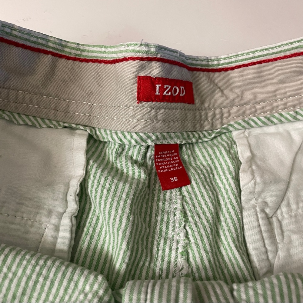 Izod Men's Light Green seersucker Striped Shorts - Picture 3 of 4